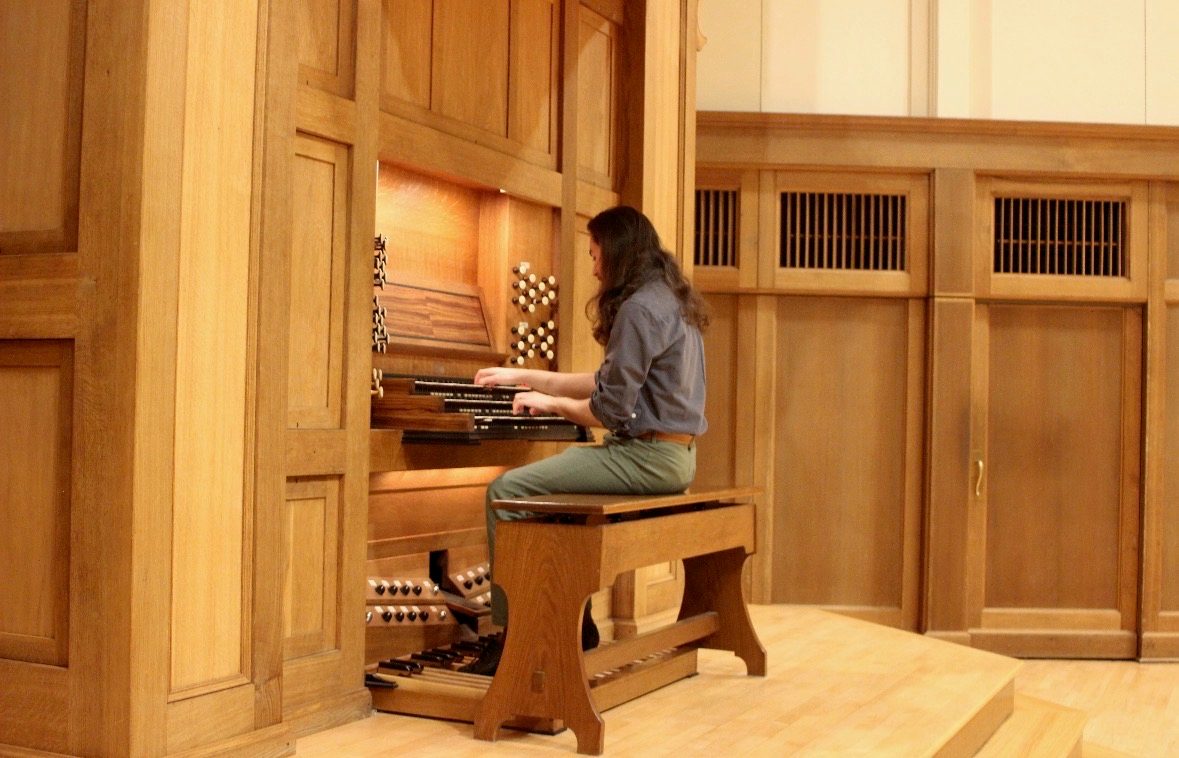 Victor Sandberg playing an organ in a recital hall